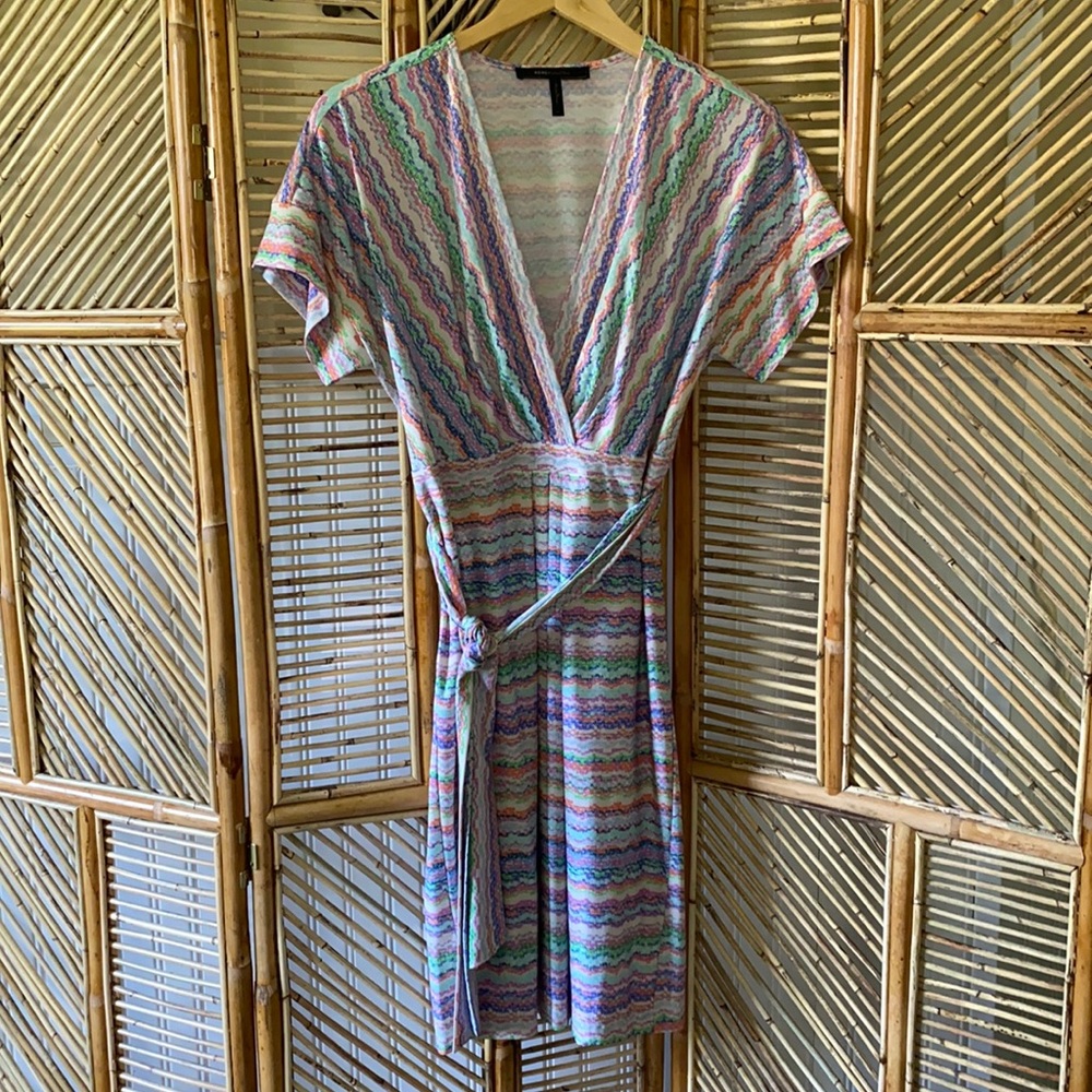 BCBGMAXAZRIA ZIG ZAG DRESS WITH TIE WAIST DETAIL
